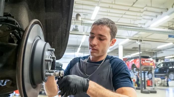 Meccanico/a di manutenzione per automobili AFC