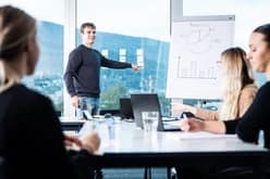 Ausbildung zum Detailhandelsfachmann/-frau EFZ Betreuen von Online-Shops - Arbeitssituation, Lohn und Weiterbildungen, Schnupperlehren und freie Lehrstelle für 2026 finden. Detailhandelsfachmann/-frau EFZ Betreuen von Online-Shops